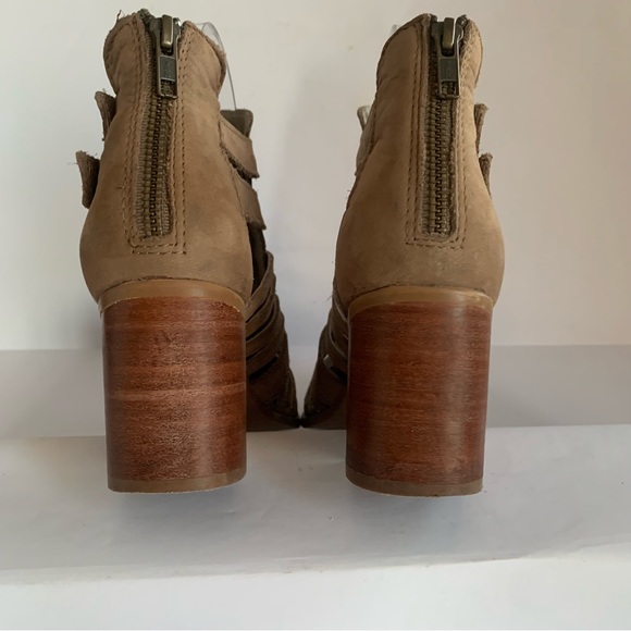 STEVE MADDEN FRENCHY CAGED LEATHER ANKLE BOOTS BOOTIES IN STONE/TAUPE EUC Sz 8 - Picture 4 of 9